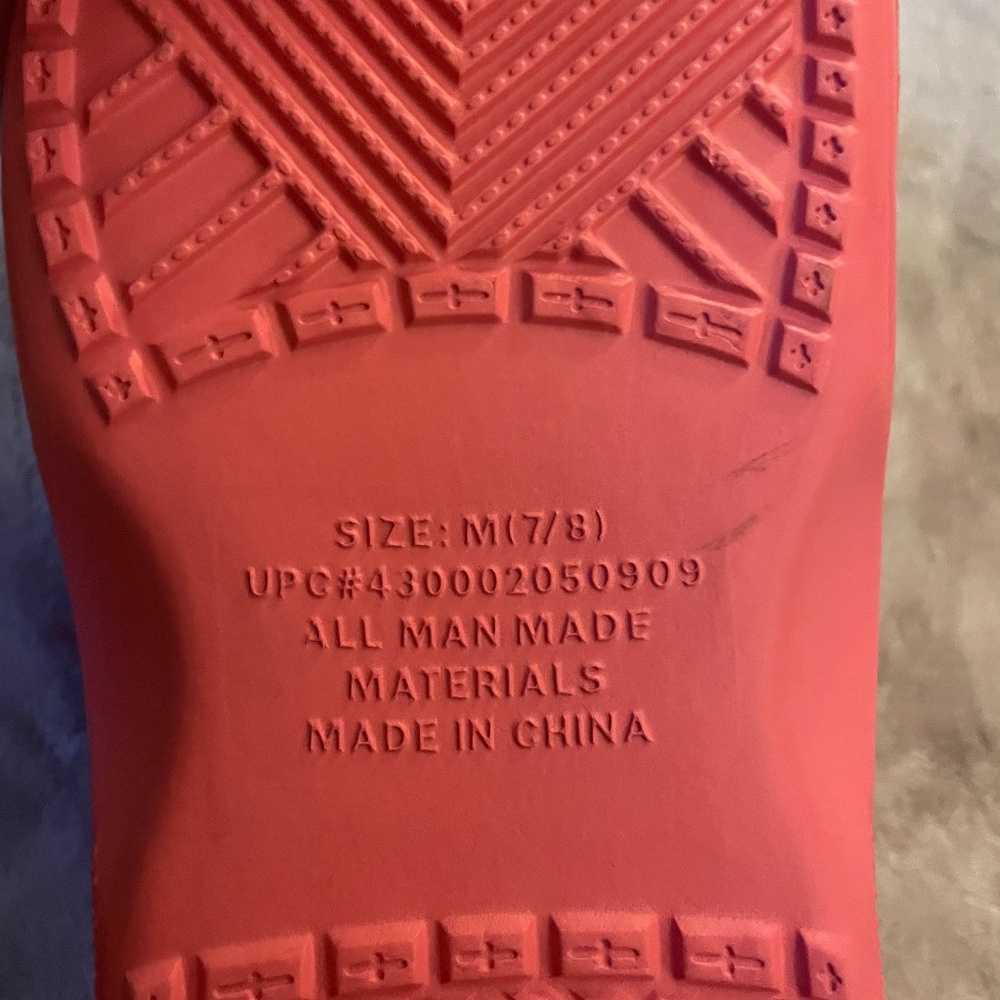 Generic Crocs Size 7/6 - Picture 2 of 2